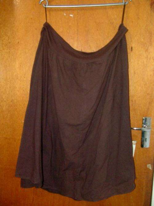 Size XXL - Ladies Brown Three-Quarter Skirt