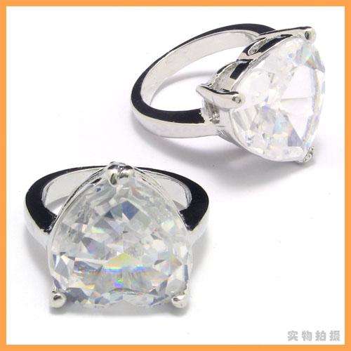 Size 6 / M - Brand New 8.00ct White Heart Cocktail Silvertone Ring