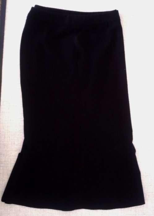 WOOLWORTHS Black Skirt, slight flare with zip - Plus Size 24 [48]