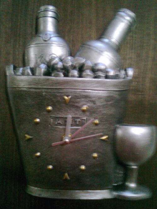 ***STUNNING COLLECTORS WALL CLOCK***