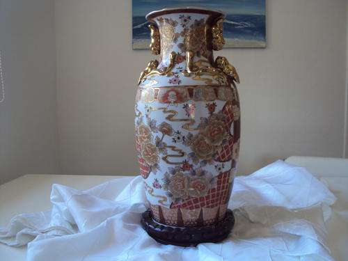 TRULY STUNNING ORIENTAL VASE