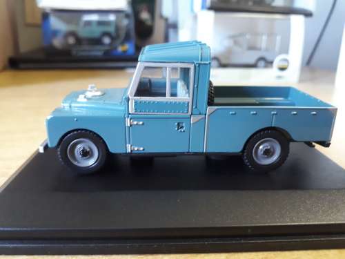 Land Rover L.W.Base, by Oxford, New in perspex case, 1/43, die cast