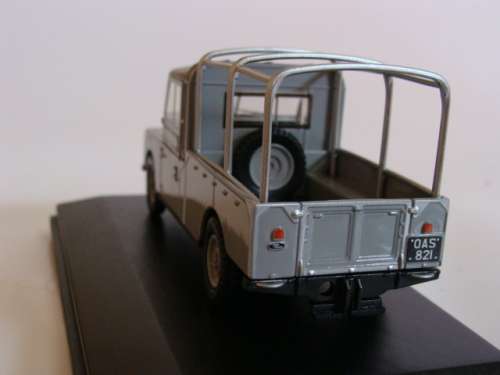 Land Rover L.W.B. by OXFORD, New in Perspex Case, 1/43, die-cast