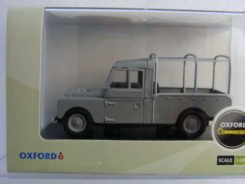 Land Rover L.W.B. by OXFORD, New in Perspex Case, 1/43, die-cast