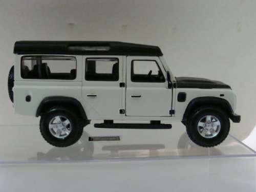 LAND ROVER DEFENDER 110 WHITE, 1/32, DIE-CAST, MINT in BOX by BBURAGO