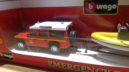 Land Rover 110, Emergncy, with Yellow Boat, Bburago, Die-Cast with Plastic Parts, 1:50, New in Box