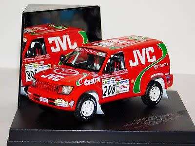 TOYOTA LAND CRUISER JVC #208 SERVIA PARIS DAKAR 1998 SKID SKM99067, 1:43, Die Cast, New in Box
