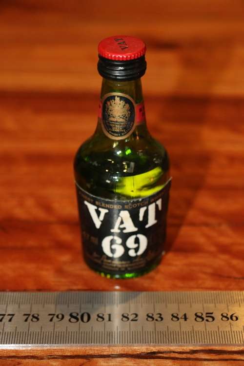 VAT 69 Whiskey - Glass Mini Bottle - 47ml