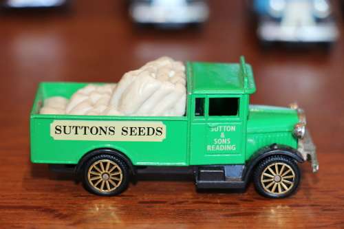 Corgi - Suttons Seeds - Morris Truck