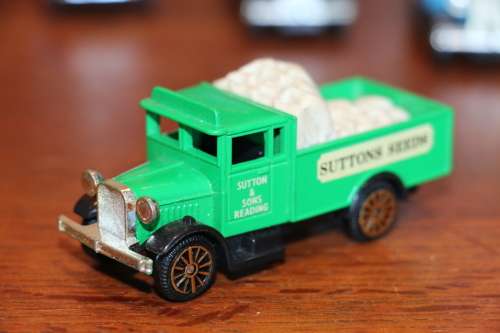 Corgi - Suttons Seeds - Morris Truck