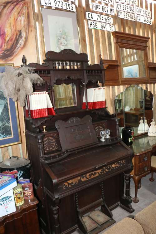 Beautiful Antique Ornate Organ