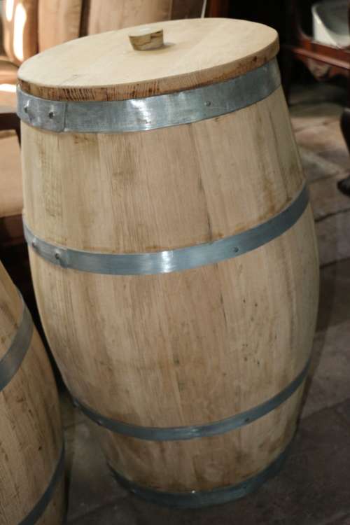 Beautiful Oak Barrel with Lid (750mm tall)