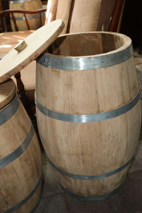 Beautiful Oak Barrel with Lid (750mm tall)