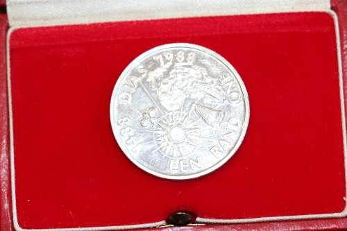 Beautiful 1988 DIAS Silver South Africa One / 1 Rand in SAM Box