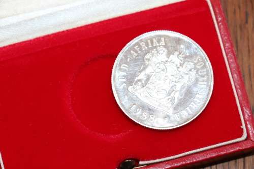 Beautiful 1988 DIAS Silver South Africa One / 1 Rand in SAM Box