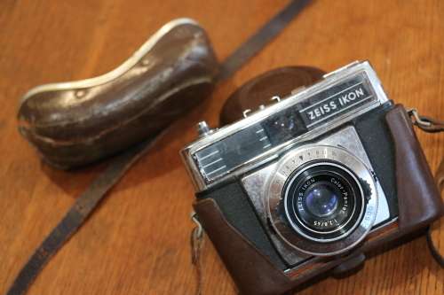 Vintage ZEISS ICON Contessamat SE Film Camera with Zeiss Ikon Color Pantar 1:2.8 / 45 Lens