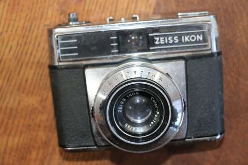 Vintage ZEISS ICON Contessamat SE Film Camera with Zeiss Ikon Color Pantar 1:2.8 / 45 Lens