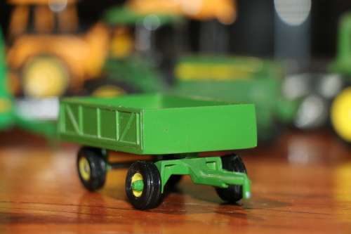 ERTL Diecast Tractor / Farm Model - John Deere Green Trailer