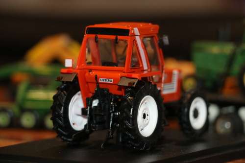 Hachette Diecast Tractor Models - FIAT Someca 880 DT - 1975