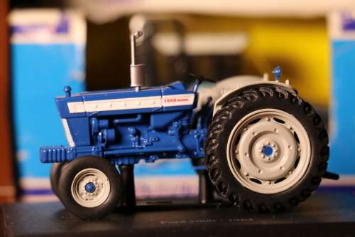 Hachette Diecast Tractor Models - FORD 5000 - 1964