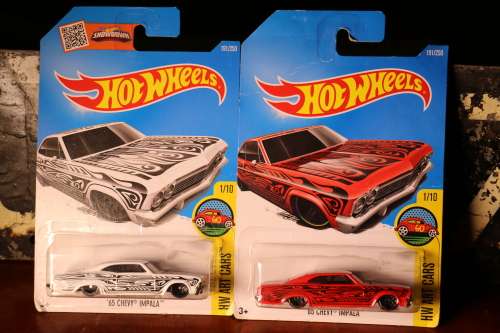 2015 Hot Wheels Diecast Model Set - '65 CHEVY IMPALA Red & White