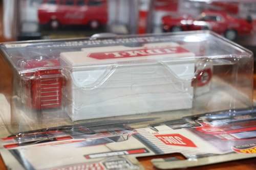 HOT WHEELS "TEAM TRANSPORT" Diecast Model - Nissan Skyline HT 2000GT-X / Sakura Sprinter