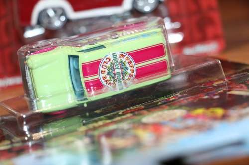 HOT WHEELS Premium Diecast Model - The Beatles - '67 Austin Mini Van