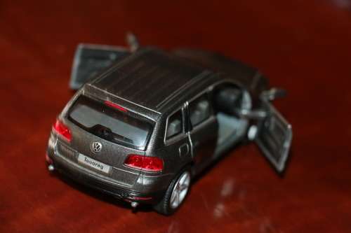 Kinsmart Collectors Die Cast Models - Volkswagen Touareg