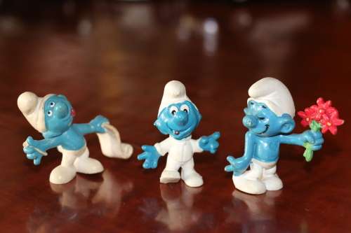 Beautiful Vintage Set of Smurfs