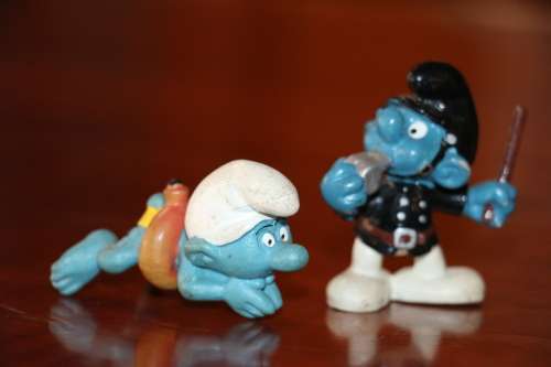 Beautiful Vintage Set of Smurfs