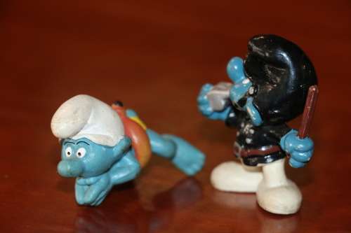 Beautiful Vintage Set of Smurfs