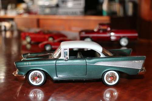 Motormax Collectors Die Cast Models - 1957 Chevy Bel Air
