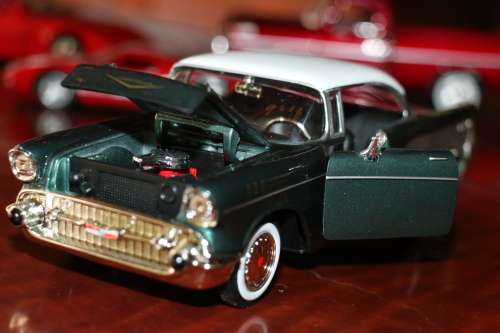 Motormax Collectors Die Cast Models - 1957 Chevy Bel Air