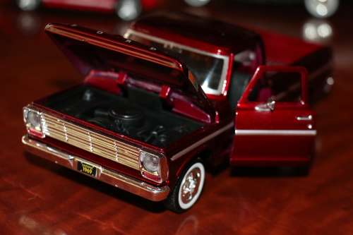 Motormax Collectors Die Cast Models - 1969 Ford F-100 Pickup