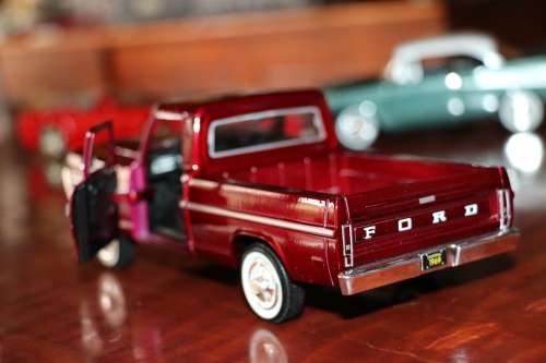 Motormax Collectors Die Cast Models - 1969 Ford F-100 Pickup