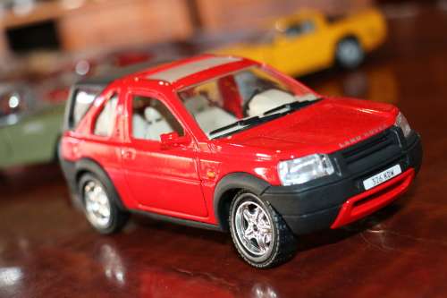 Bburago Collectors Die Cast Model - Land Rover Freelander