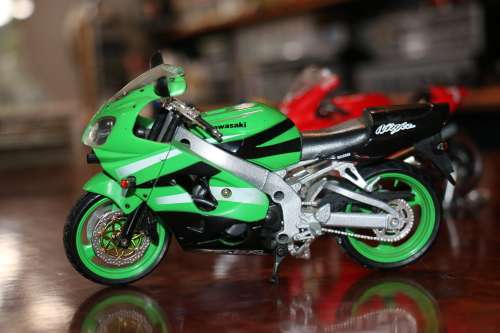Maisto Die Cast Model - Kawasaki Racing Motorcycle