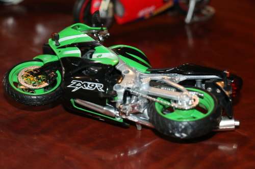 Maisto Die Cast Model - Kawasaki Racing Motorcycle