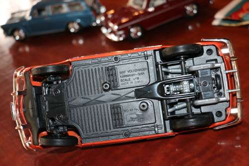 Road Signiture Collectors Die Cast Model - 1966 Volkswagen Karmann Ghia