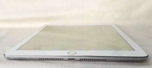 Apple iPad 6th Generation (2018) 128GB Wifi/4G (Includes Belkin Magic Keyboard Case)