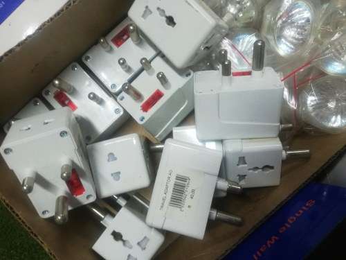 Travel adapter (International)