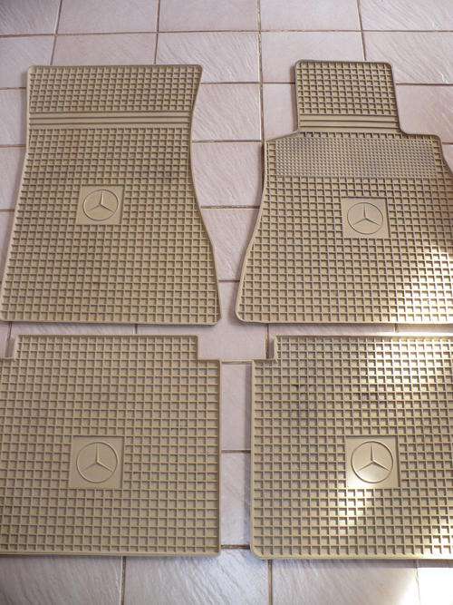 GENUINE MERCEDES BENZ W123 FLOOR MAT SET BEIGE RUBBER 200 230E 280E 300D
