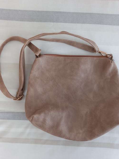 BROWN / TAN SLING BAG