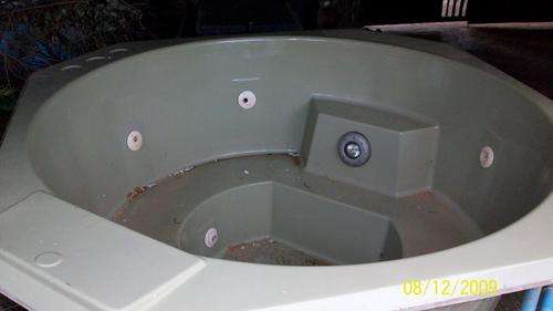 Very large 8 seater jacuzzi