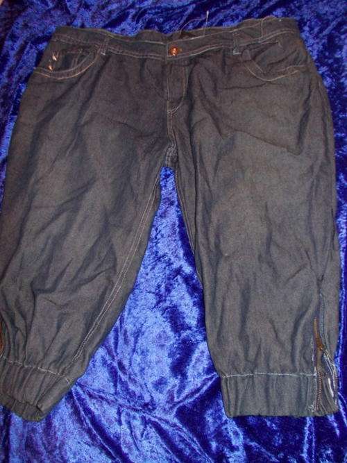 denim capri pants with zip sides by calf size 42