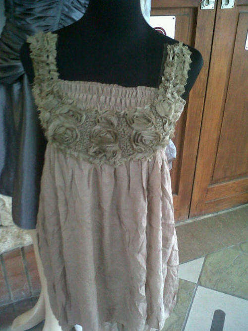 lovely flowy fabric very forgiving and form flattering fits size 30-40 za