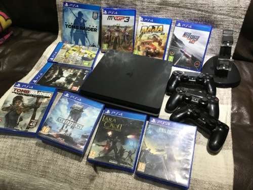 PS 4 slim 1TB + 3 controllers + charge docking station + 10 games