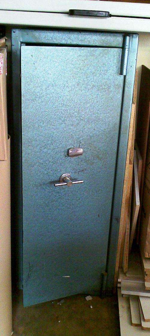 Rifle & Gun safe - 7 rifles