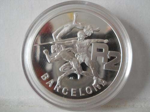 1992 BARCELONA R2 (CROWN) 1OZ SILVER. CONDITION AS PER SCAN. COIN IS IN CAPSULE AND BOX
