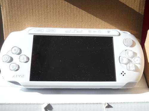PSP playstation - portable. psp-E1004 iw. Complete with original box and manuals.